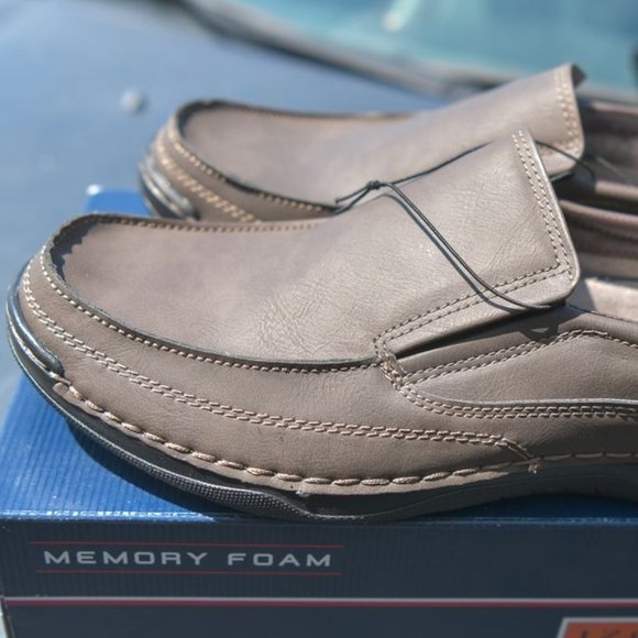 IZOD Memory Foam Flexible LightWeight Loafer - Picture 5 of 5